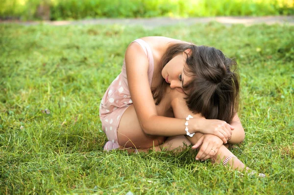 Portrait of depressed teenager girl in park — Stock Photo, Image