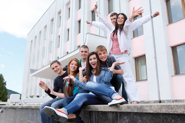 Skupina studentů na celý akademický rok — Stock fotografie