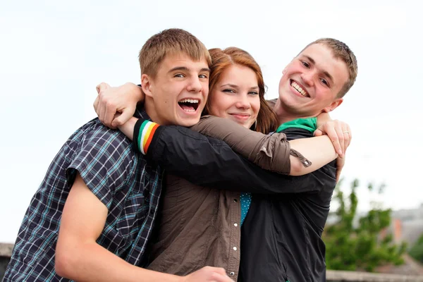 Retrato de três jovens adolescentes — Fotografia de Stock