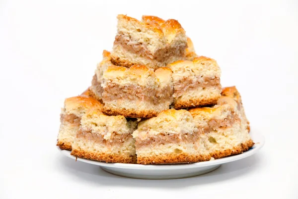 Část koláče s náplní apple izolované na bílém — Stock fotografie
