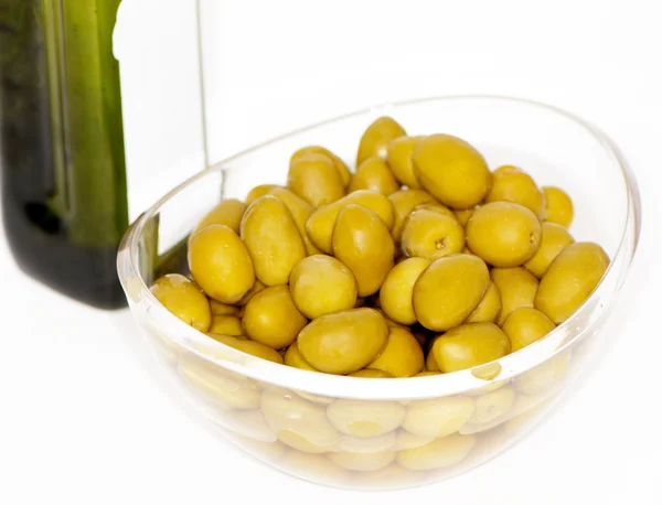 Olijven en olijfolie fles — Stockfoto