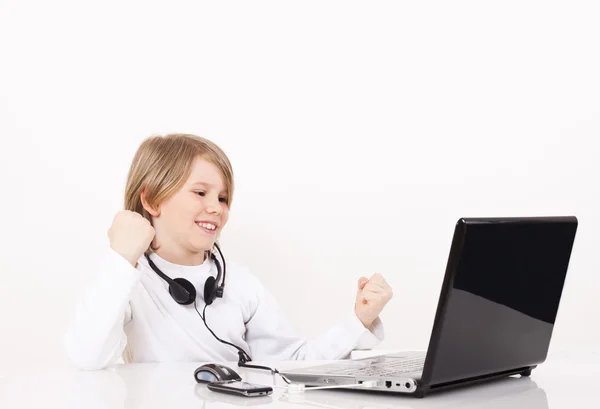 Kids and internet — Stock Photo, Image