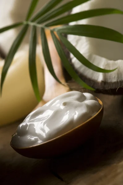 Coconut and coconut oil — Stock Photo, Image
