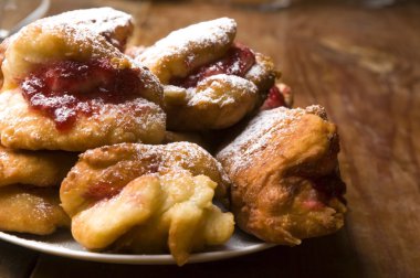 Gül marmelade ile tatlı çörek