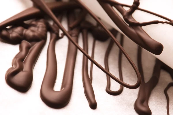 Tracce di cioccolato su carta bianca — Foto Stock