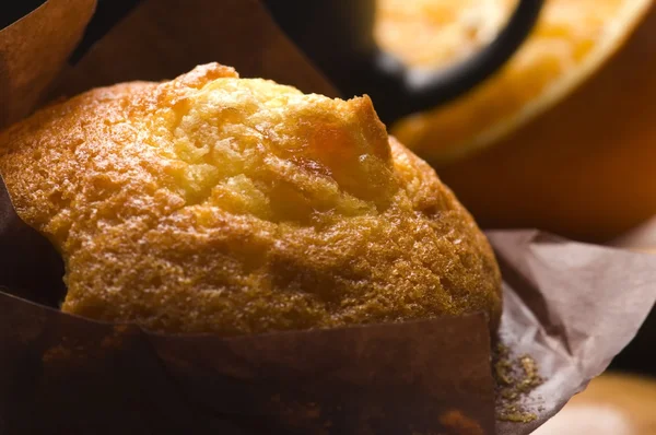 Muffins caseiros de canela com café — Fotografia de Stock