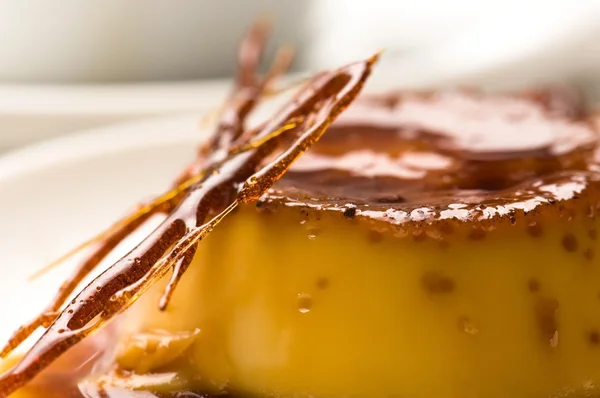 Delicioso postre de caramelo creme — Foto de Stock