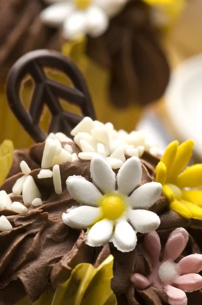 stock image Spring muffins decorated with flower petals with tulips