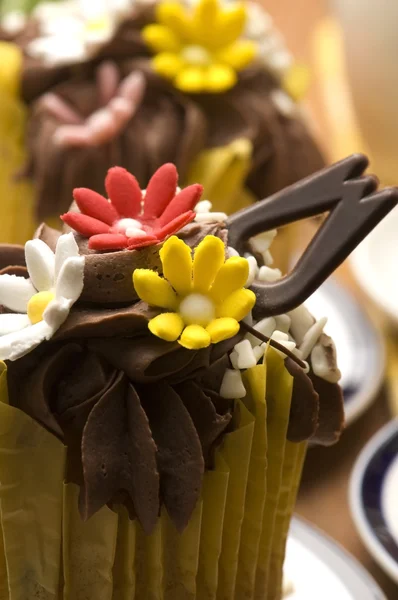 stock image Spring muffins decorated with flower petals with tulips