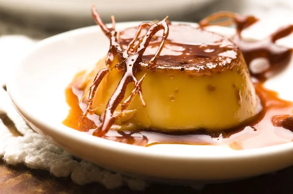 Heerlijke crème caramel dessert — Stockfoto