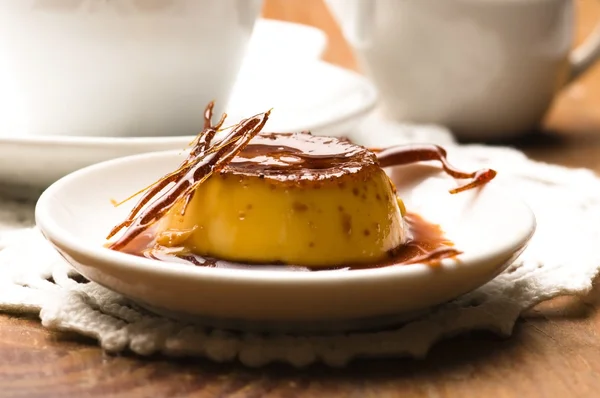Delizioso dessert al caramello alla crema — Foto Stock