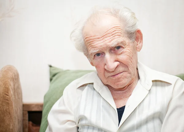 Незадоволені старший чоловік — стокове фото