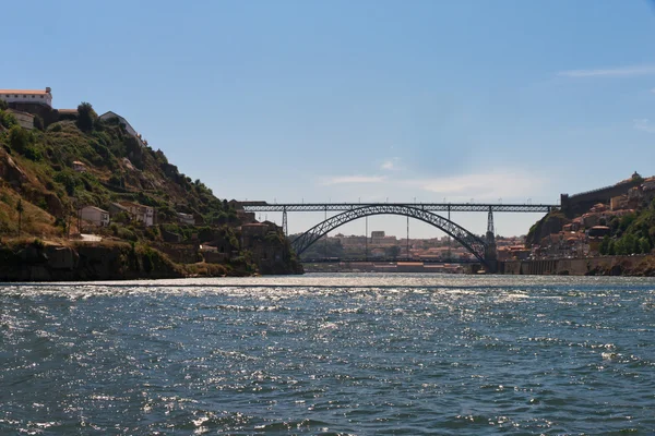 Porto z widokiem na rzekę — Zdjęcie stockowe