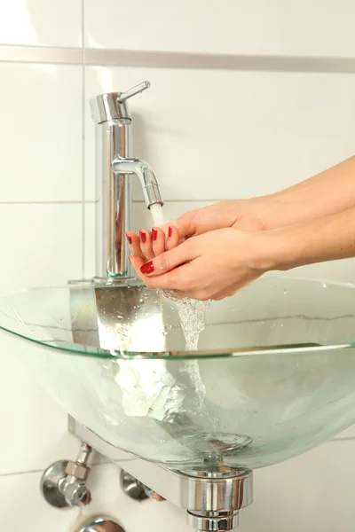Hands and water — Stock Photo, Image