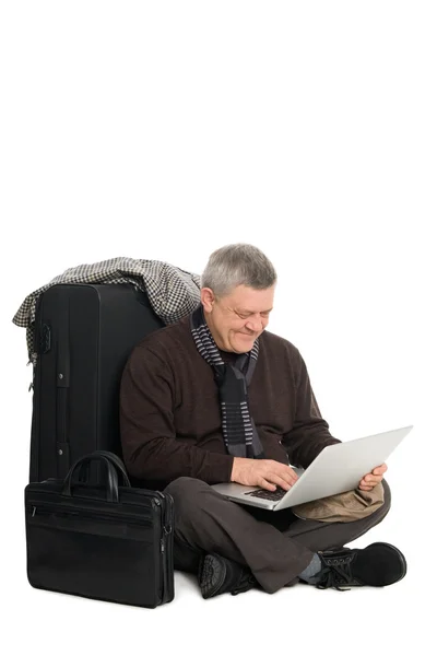 Ember várja a sík a laptop. — Stock Fotó