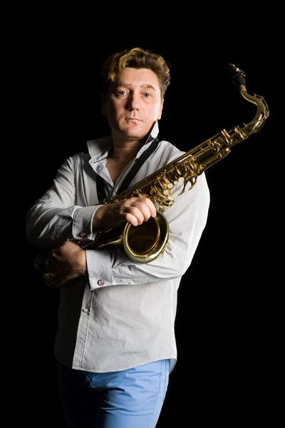 Retrato de un joven saxofonista —  Fotos de Stock