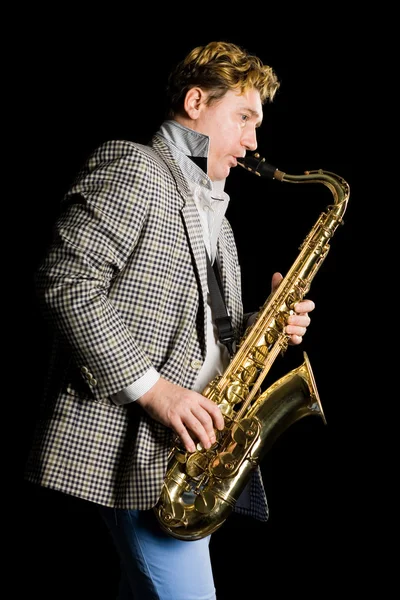 Człowiek grający na saksofonie — Zdjęcie stockowe