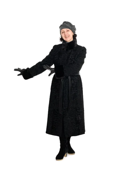 Mujer elegante en un abrigo de piel de broadtail — Foto de Stock