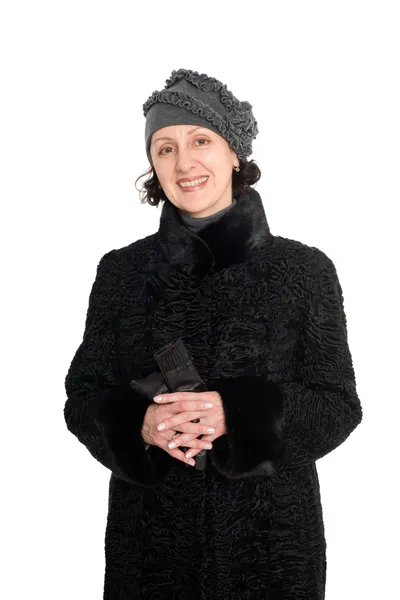 Mulher sorridente em um casaco de peles de broadtail — Fotografia de Stock
