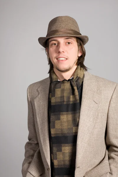 Uomo in giacca e cappello — Foto Stock