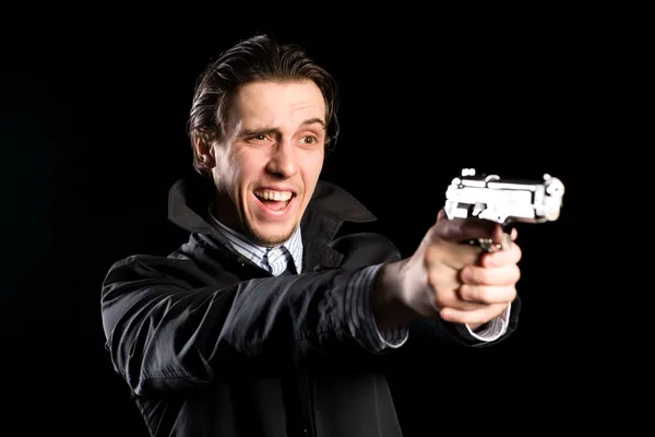 Człowiek krzyczący odpaleniem pistoletu — Zdjęcie stockowe