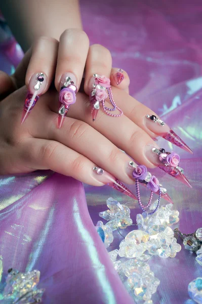 Mooie manicure van handen — Stockfoto