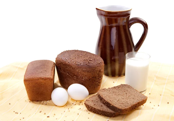 Barna kenyér, a tej — Stock Fotó
