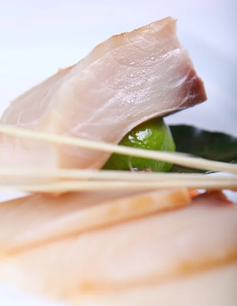 Syrové bílé ryby s omáčkou — Stock fotografie