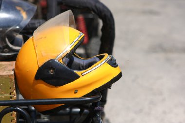 Sarı motobike kask