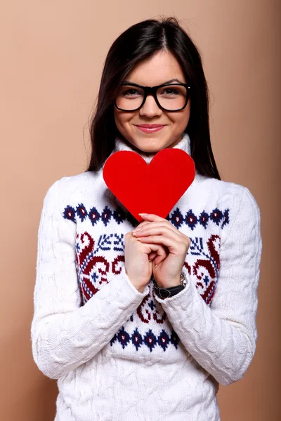 Mädchen mit rotem Herz — Stockfoto