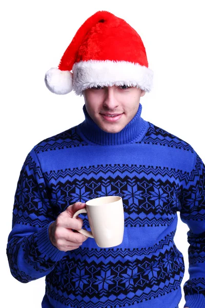 Mann mit Weihnachtsmannmütze mit Tasse — Stockfoto