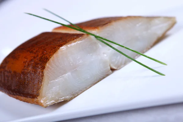 新鮮な白身魚のサラダ — ストック写真