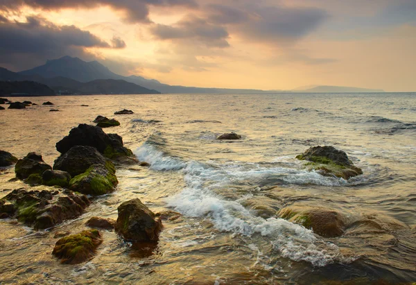 夕暮れの海石 — ストック写真