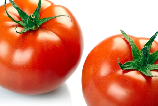 Dois tomates isolados sobre fundo branco — Fotografia de Stock