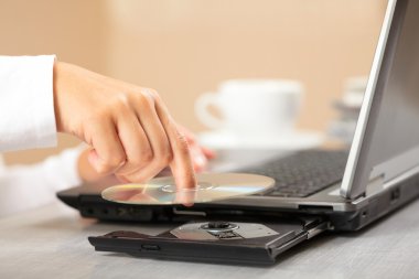 kadın el ile cd