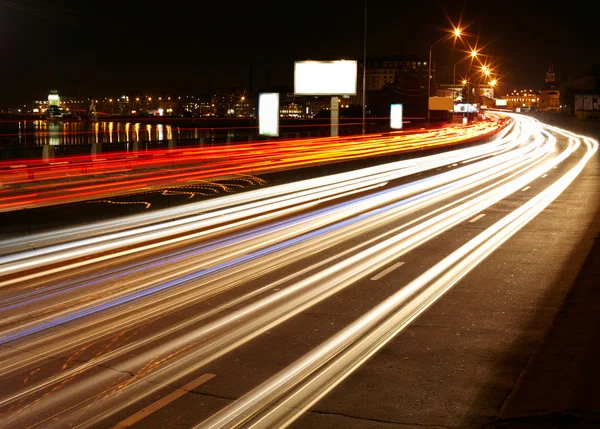 晚上的大城市的交通灯 — 图库照片