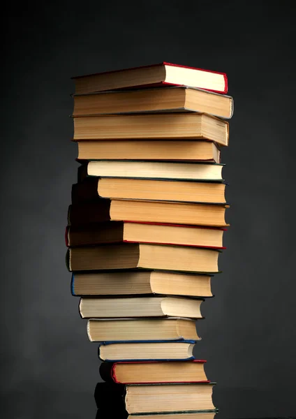 Hög med böcker — Stockfoto