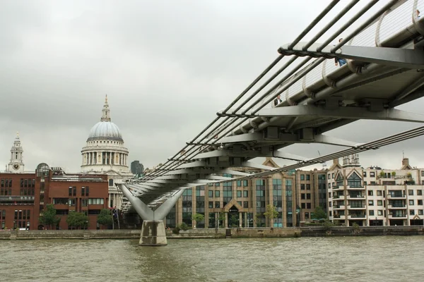 Millennium Bridge and St.Paul's Cathedral — Stock Photo, Image