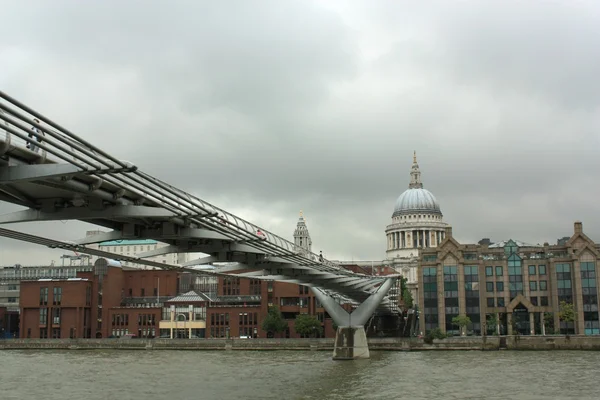 Millennium Bridge and St.Paul's Cathedral — Stock Photo, Image