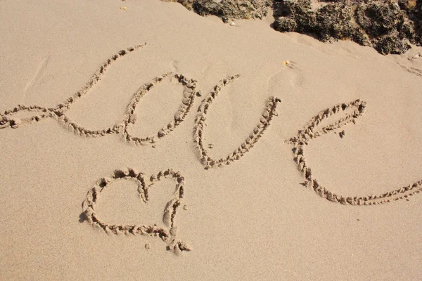 砂浜のビーチの上の単語 — ストック写真