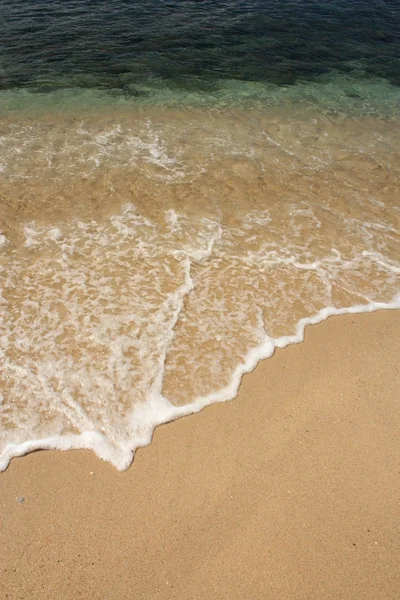 Vlny na tropické pláži. pozadí — Stock fotografie