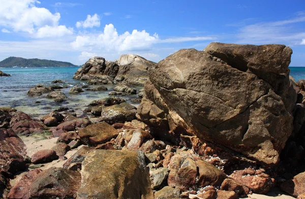 열 대 해변에 돌 — 스톡 사진