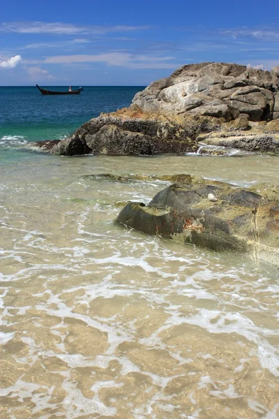 열 대 해변에 돌 — 스톡 사진