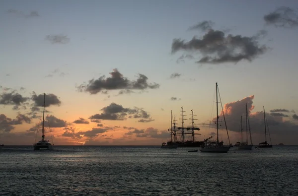Caribbean sunset and silhouett of the ship and sailboats — Stock Photo, Image