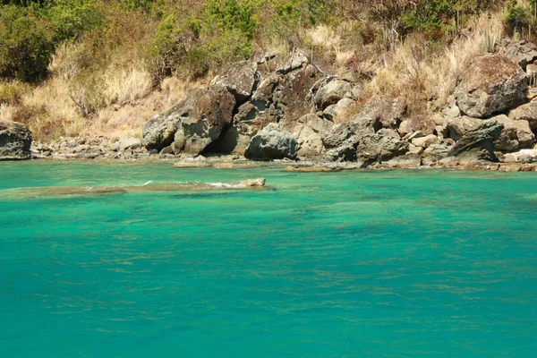 清澈的水和加勒比岛屿 — 图库照片