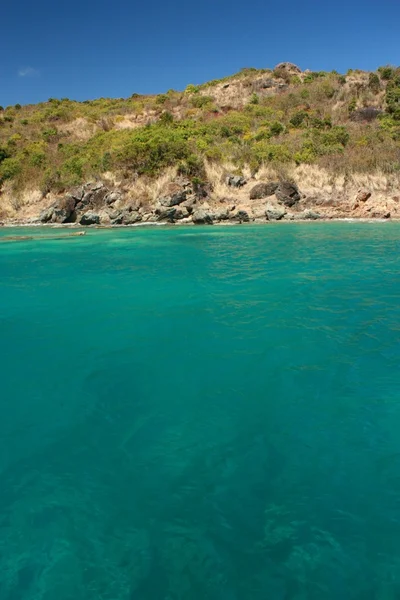 Temiz su ve Karayip Adası — Stok fotoğraf