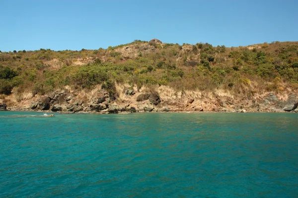 Águas límpidas e ilha do caribe — Fotografia de Stock