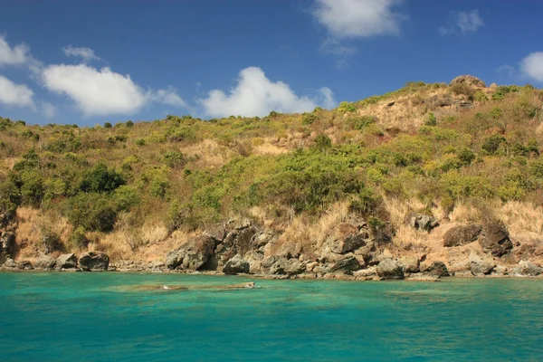 Helder water en Caribische eiland — Stockfoto
