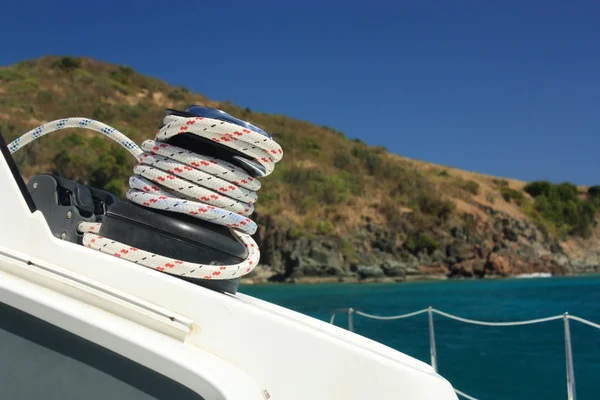 Lier en touw op zeilboot — Stockfoto