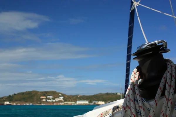 Lier en touw op zeilboot — Stockfoto